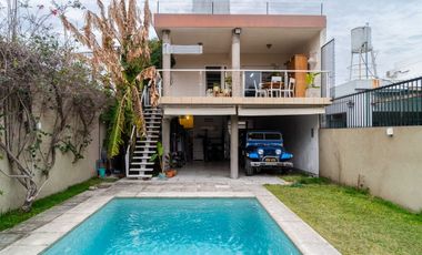 CASA EN VENTA CAPITAN BERMUDEZ CON PILETA