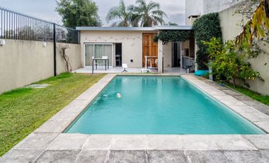 CASA EN VENTA CAPITAN BERMUDEZ CON PILETA