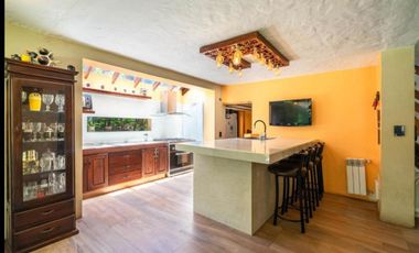 VENTA CASA +8 AMBIENTES EN NÁUTICO ESCOBAR