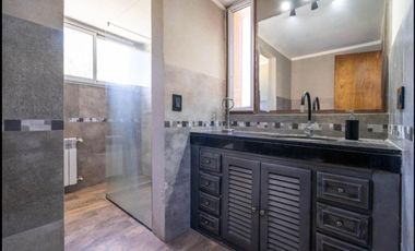 VENTA CASA +8 AMBIENTES EN NÁUTICO ESCOBAR