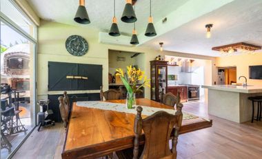 VENTA CASA +8 AMBIENTES EN NÁUTICO ESCOBAR