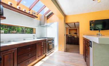 VENTA CASA +8 AMBIENTES EN NÁUTICO ESCOBAR