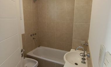 ALQUILER MONOAMBIENTE CON COCHERA EN CASTELAR