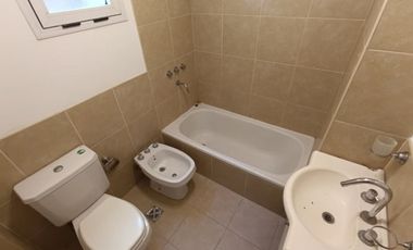 ALQUILER MONOAMBIENTE CON COCHERA EN CASTELAR