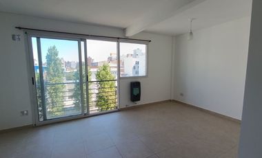 ALQUILER MONOAMBIENTE CON COCHERA EN CASTELAR