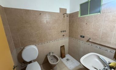 SE VENDE CASA AMEGHINO SUD DOS DORM COCHERA DOBLE