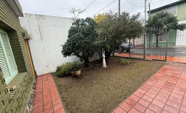 SE VENDE CASA AMEGHINO SUD DOS DORM COCHERA DOBLE