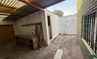 SE VENDE CASA AMEGHINO SUD DOS DORM COCHERA DOBLE