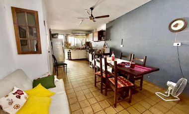 VENTA CASA BARRIO LOS GRANADOS 3 DORM MAS DEPTO