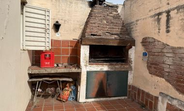 VENTA CASA BARRIO LOS GRANADOS 3 DORM MAS DEPTO