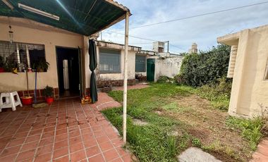 VENTA CASA BARRIO LOS GRANADOS 3 DORM MAS DEPTO