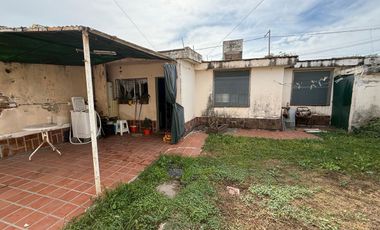 VENTA CASA BARRIO LOS GRANADOS 3 DORM MAS DEPTO