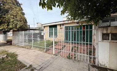 VENTA CASA BARRIO LOS GRANADOS 3 DORM MAS DEPTO