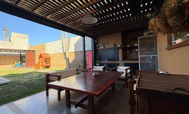 VENTA CASA 3 DORMITORIOS PLOTTIER APTA CREDITO