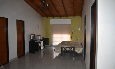 SE VENDE CASA CON PILETA EN LIBERTAD