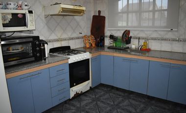 SE VENDE CASA CON PILETA EN LIBERTAD