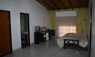 SE VENDE CASA CON PILETA EN LIBERTAD