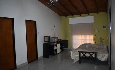 SE VENDE CASA CON PILETA EN LIBERTAD