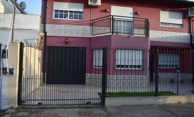SE VENDE CASA CON PILETA EN LIBERTAD