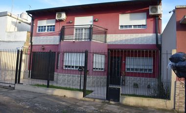 SE VENDE CASA CON PILETA EN LIBERTAD