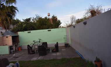 SE VENDE CASA CON PILETA EN LIBERTAD