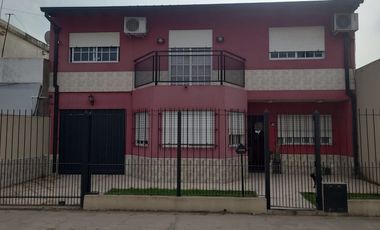 SE VENDE CASA CON PILETA EN LIBERTAD