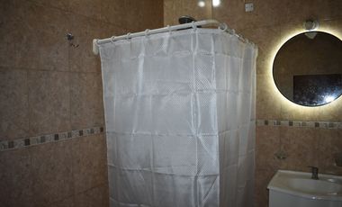 SE VENDE CASA CON PILETA EN LIBERTAD