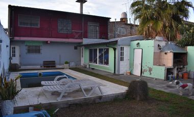 SE VENDE CASA CON PILETA EN LIBERTAD