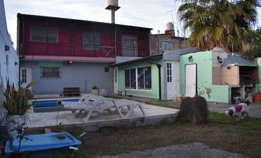 SE VENDE CASA CON PILETA EN LIBERTAD