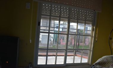 SE VENDE CASA CON PILETA EN LIBERTAD