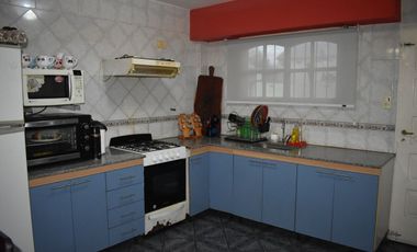 SE VENDE CASA CON PILETA EN LIBERTAD