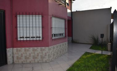 SE VENDE CASA CON PILETA EN LIBERTAD