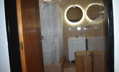 SE VENDE CASA CON PILETA EN LIBERTAD