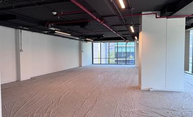 Oficina en Arriendo en Amplia oficina a 0.328 x m2 en mejor sector de negocios de La Dehesa