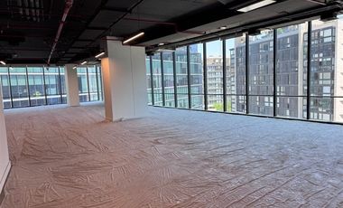 Oficina en Arriendo en Amplia oficina a 0.328 x m2 en mejor sector de negocios de La Dehesa