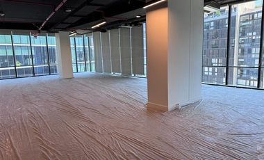 Oficina en Arriendo en Amplia oficina a 0.328 x m2 en mejor sector de negocios de La Dehesa