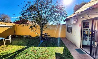 CASA 4  ambientes en venta con JARDIN y PILETA