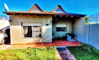 CASA 4  ambientes en venta con JARDIN y PILETA