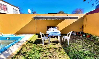 CASA 4  ambientes en venta con JARDIN y PILETA