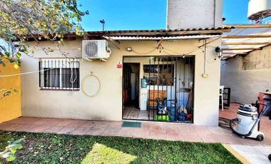 CASA 4  ambientes en venta con JARDIN y PILETA
