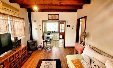 CASA 4  ambientes en venta con JARDIN y PILETA