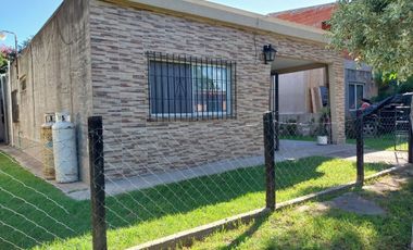 Venta excelente Casa 4 ambientes Libertad Merlo