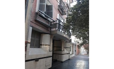 SE ALQUILA DEPARTAMENTO CON PATIO DE 1 DORM EN ALTA CBA
