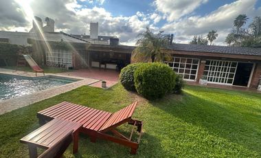 VENTA CASA C/GRAN TERRENO CERRO D LAS ROSAS PILETA