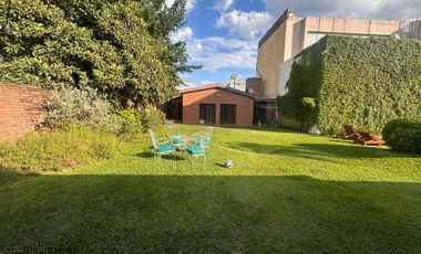 VENTA CASA C/GRAN TERRENO CERRO D LAS ROSAS PILETA