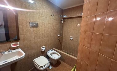 VENTA CASA C/GRAN TERRENO CERRO D LAS ROSAS PILETA