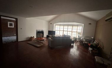 VENTA CASA C/GRAN TERRENO CERRO D LAS ROSAS PILETA