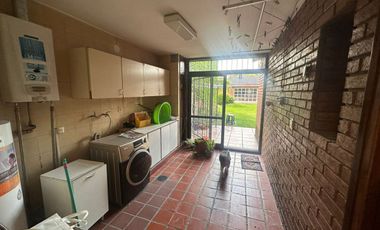 VENTA CASA C/GRAN TERRENO CERRO D LAS ROSAS PILETA