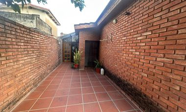 VENTA CASA C/GRAN TERRENO CERRO D LAS ROSAS PILETA