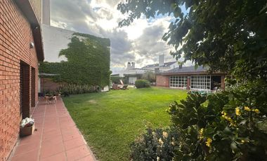 VENTA CASA C/GRAN TERRENO CERRO D LAS ROSAS PILETA